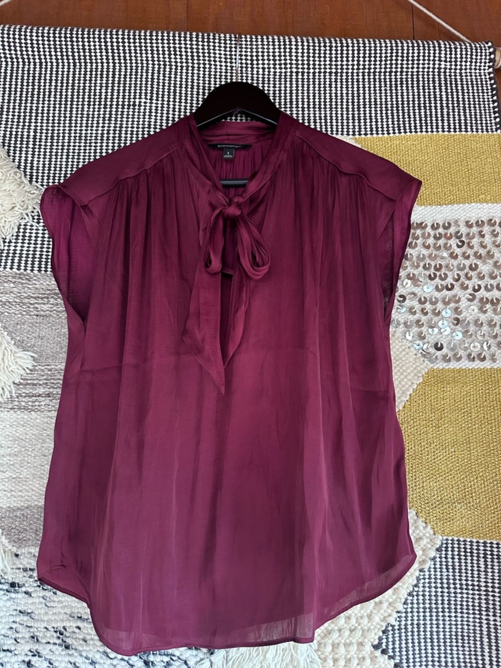 Banana Republic Burgundy satin tie V neck cap sleeve Blouse